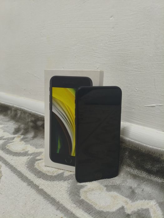 Продаю iPhone se 2020