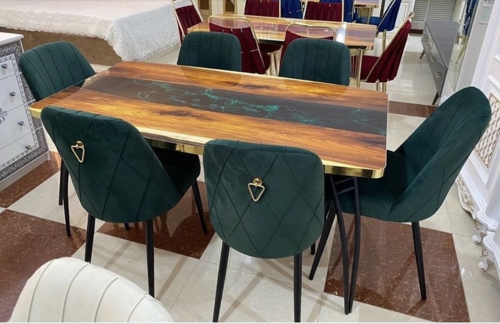Продам новый стол со стульями
