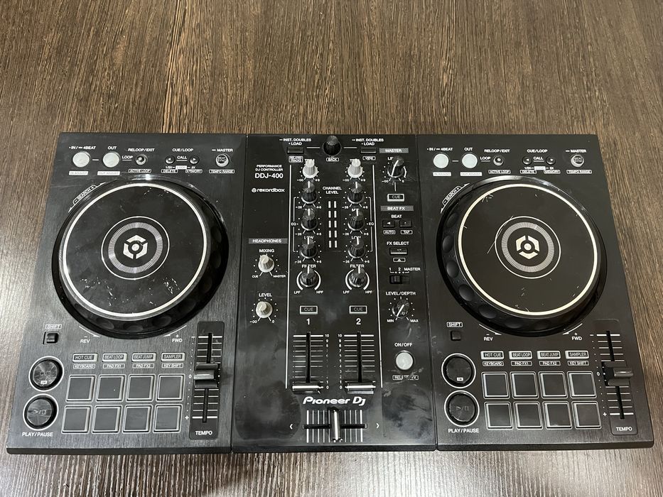 Продается Pioneer DDJ 4000
