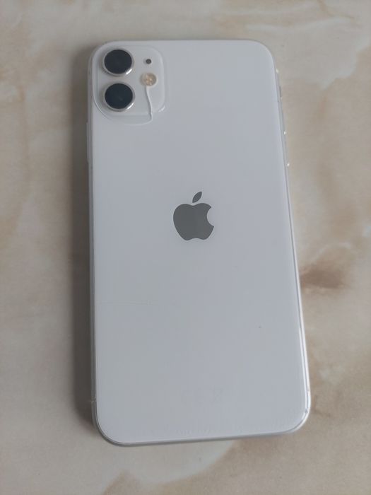 Vând Apple iPhone 11 White (spart) (pentru piese) //poze reale