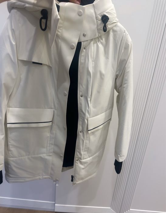 Продам белую, зимнюю куртку