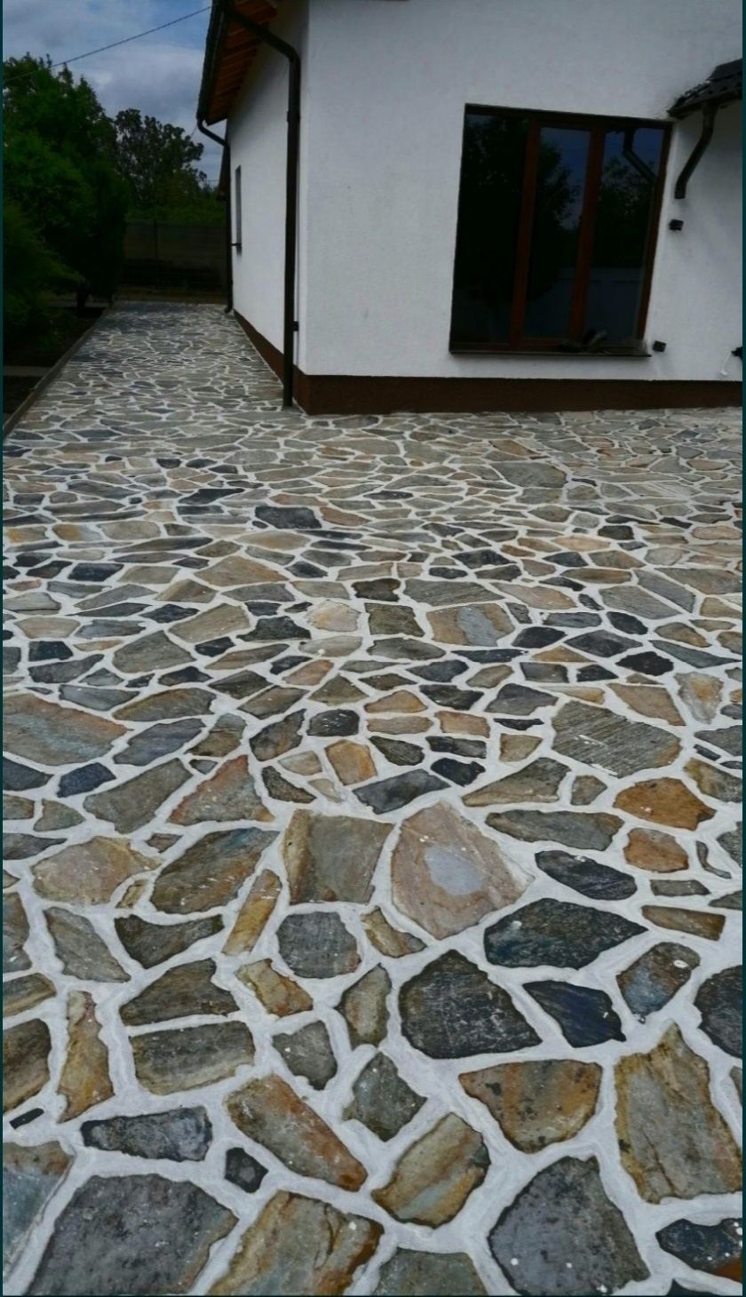 piatra naturala de munte si montaj