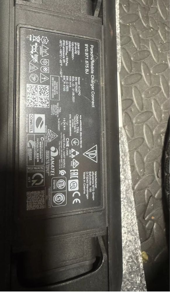 Зарядна станция Porsche mobile charger connect