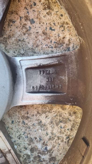 Vând 4 Jante aluminiu 16", și anvelope iarna 215/65/16