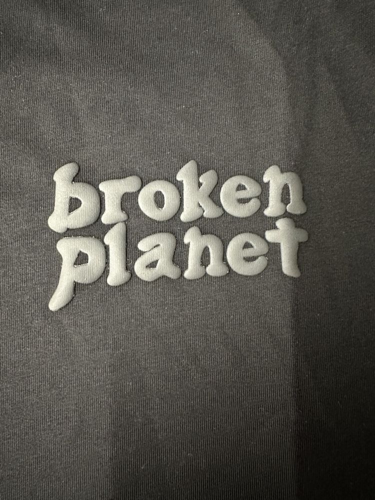 Broken Planet тениски L и XL