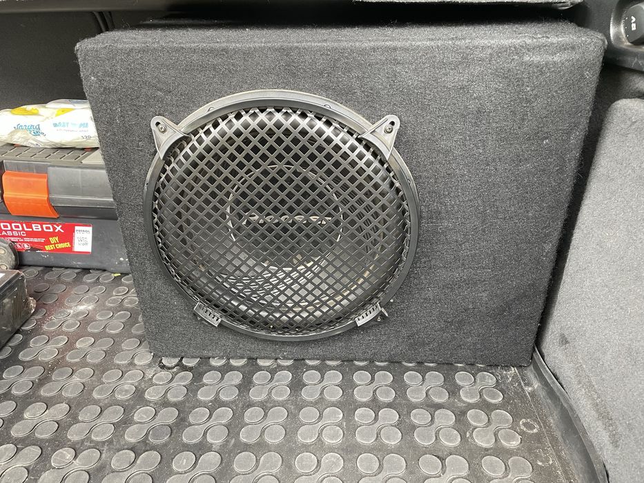 Vand subwoofer si statie