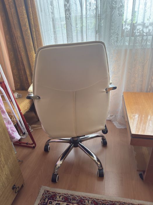 Офис стол за бюро