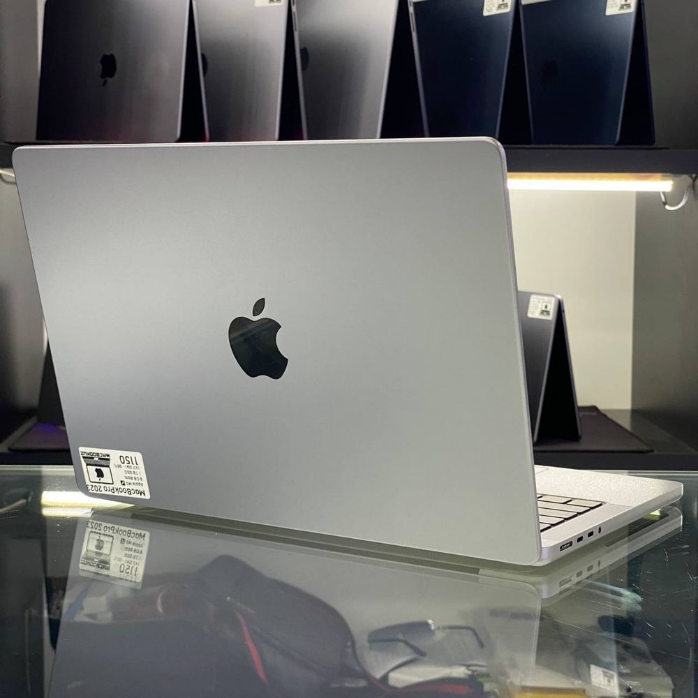 Macbook Pro 2023 / M3 / 8 / 1Tb / 148-98%