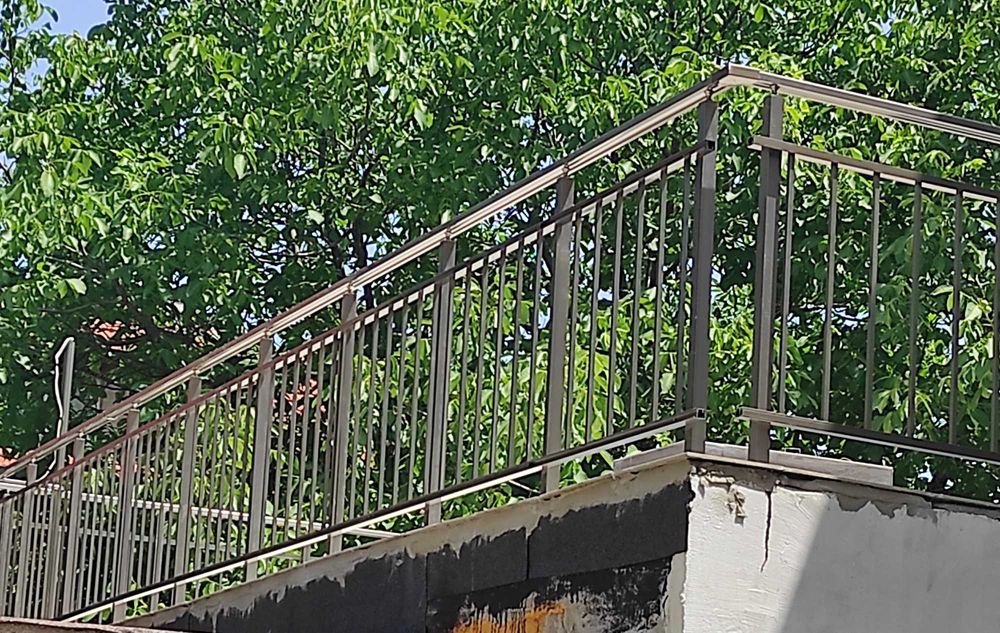 Алуминиеви парапети модерна визия за всеки дом!