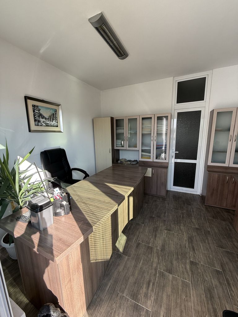 Дава се под наем Офис в к.к. Дюни - 20 кв.м за 229.5 € - Снимка #1