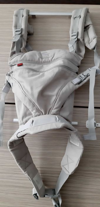 Vând marsupiu Manduca XT