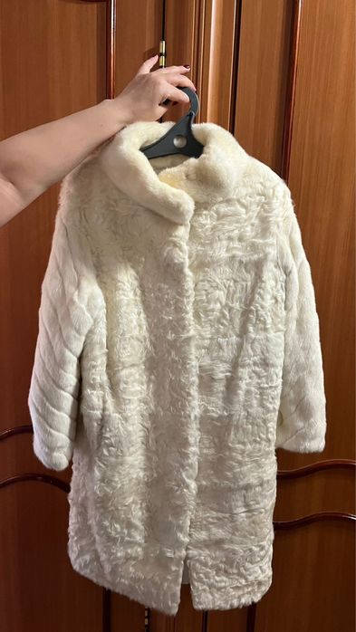 Срочно продаю облегченную шубу в отоичном состоянии