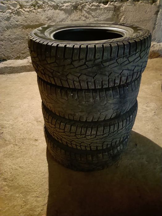 Продам комплект зимних шин Cordiant