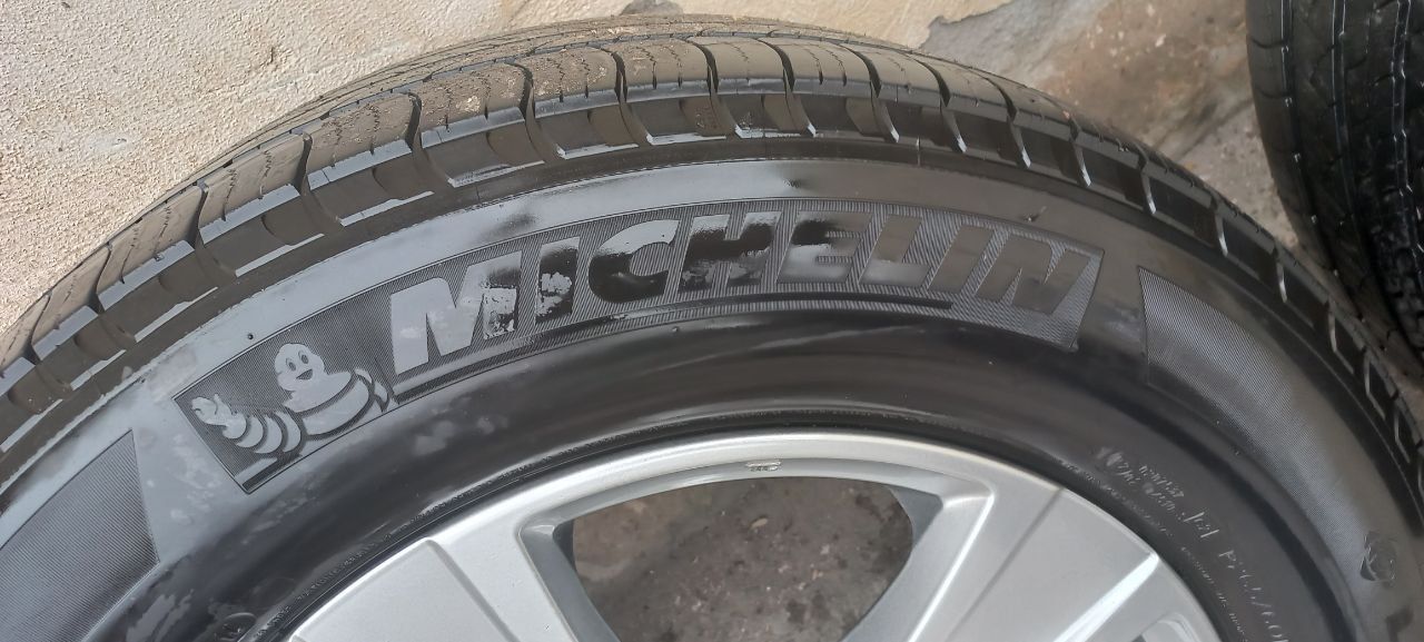 Michelin balon bu 18  P265/60 holati yaxshi .Diska  Italiya arginal  .