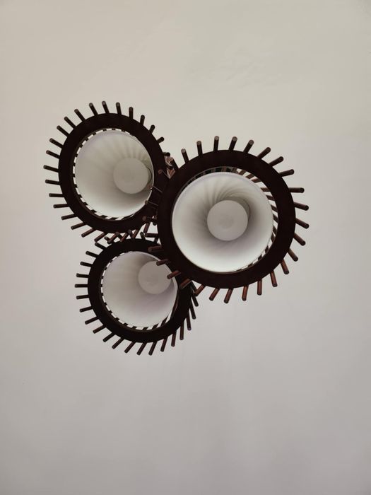 Corp de iluminat 4 bucati cu trei becuri si alte 4 cu un bec