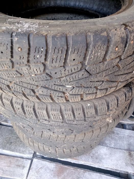 Продам шины зимние 185/65 на 15.Айет. 4 баллона в нормальном состоянии