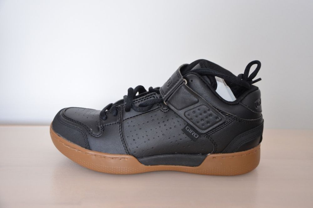 NOU! Pantofi ciclism clipless enduro / DH GIRO Chamber Mid