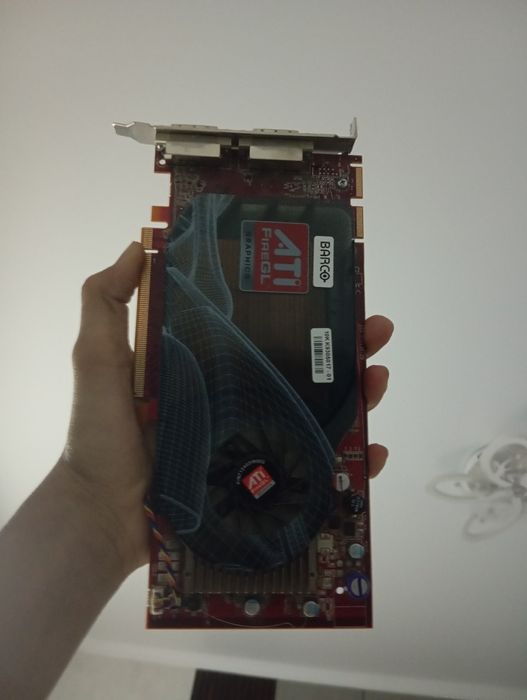 Видеокарта ATI FireGL V5600.