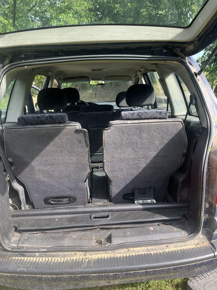 Opel Zafira A на части