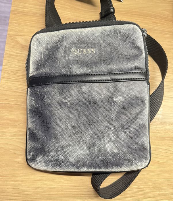 Черна чанта Guess