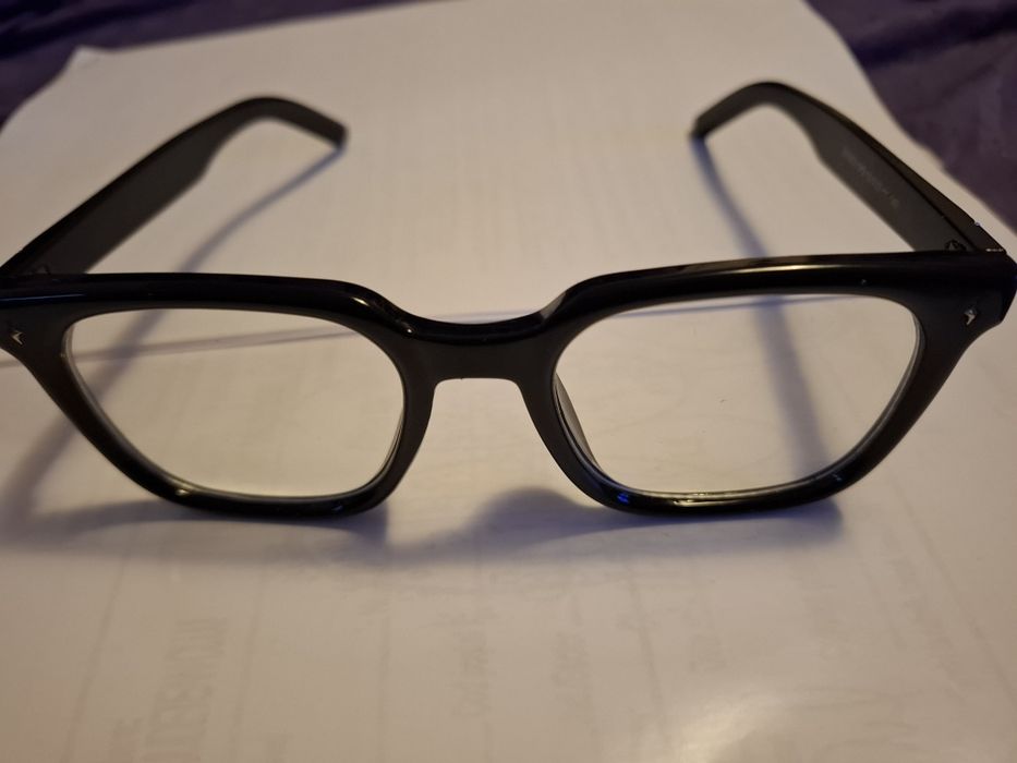 Vand rame ochelari, noi.