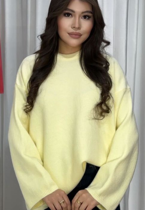 Продам жёлтый свободный свитер в отличном состоянии