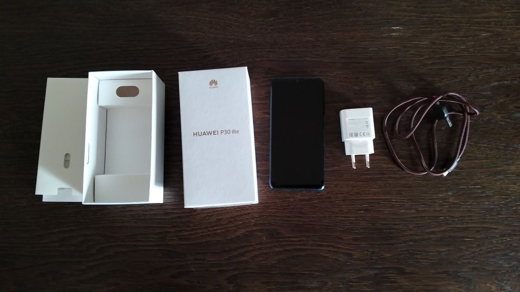 Продаю телефон HUAWEI PI30 Lait