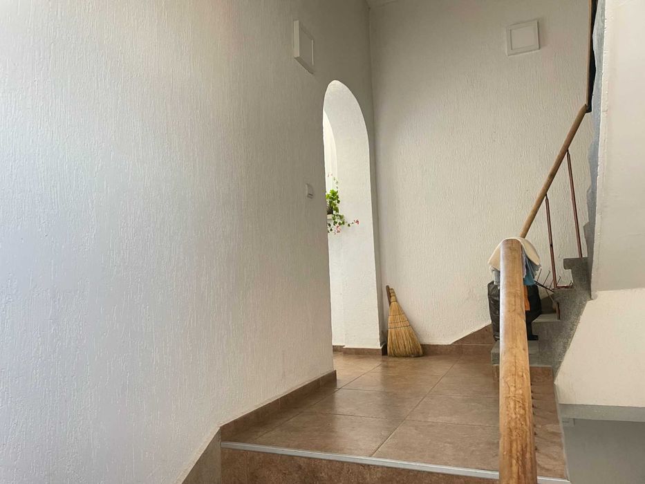 Самостоятелен етаж от административна сграда