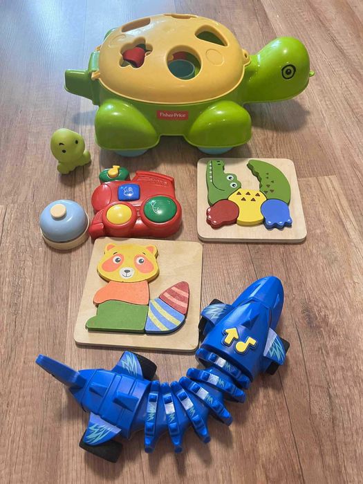 Лот от детски играчли (дървени и пластмасови)