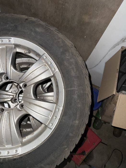 Продам диски от нивы и шины