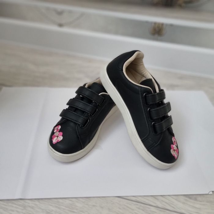 Новые кожаные кроссовки для девочки размер 29