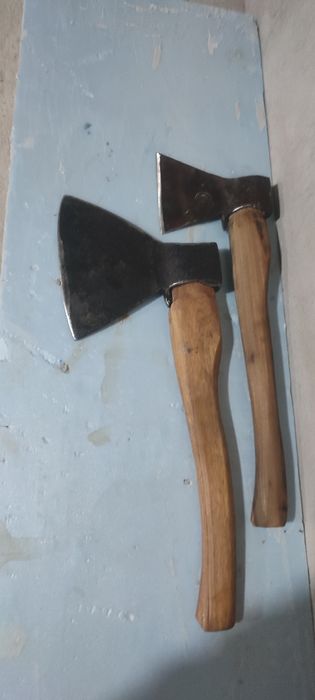 Болта сотилади. Тапор продаётся.