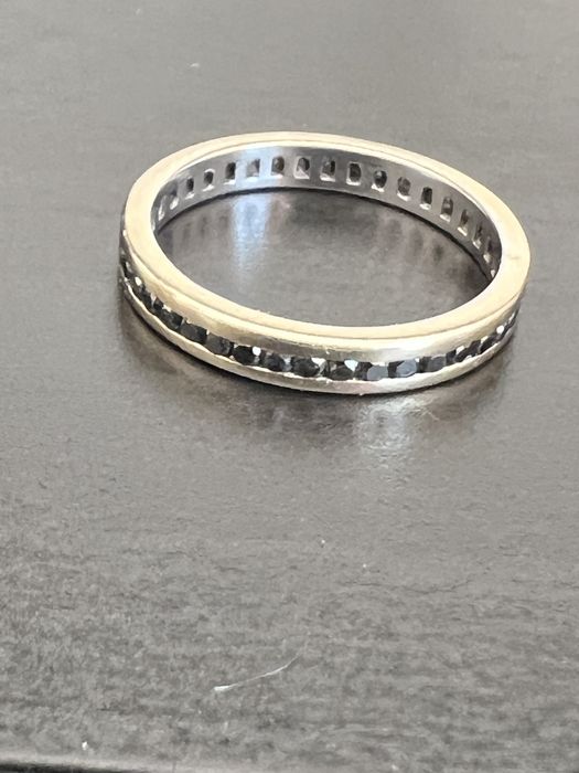 Vand inel memory din aur alb 18k diamante negre