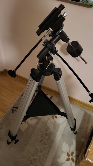 Vând montură ecuatorială eq2 skywatcher + motoraș pentru axa RA !
