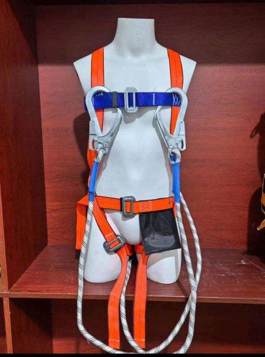 Страховочный аматизаторный пояс для высотных работ
