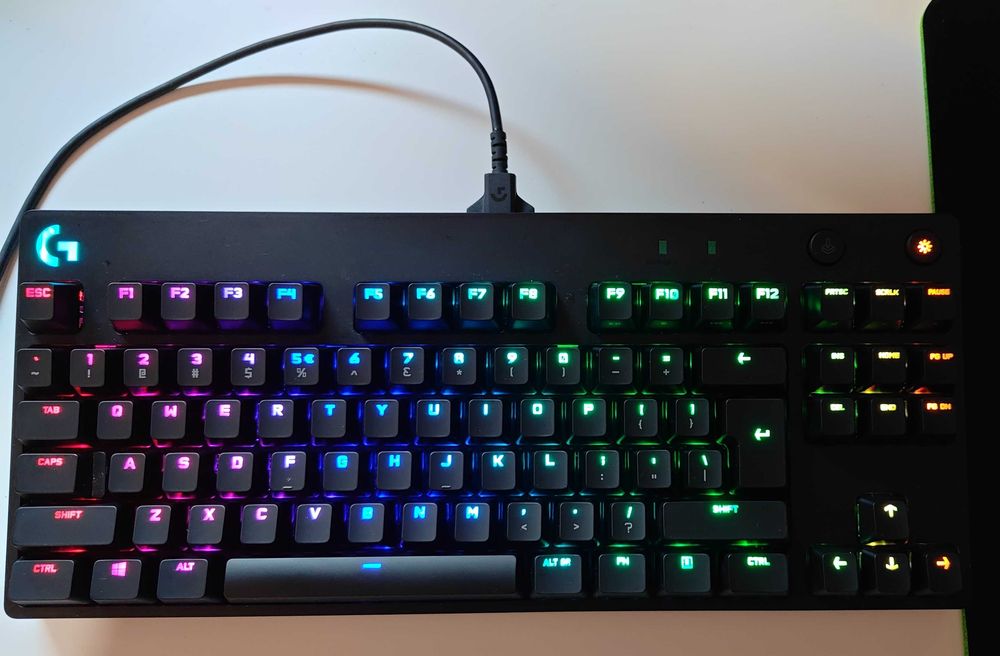Геймърска механична клавиатура Logitech G PRO GX Blue Clicky - TKL RGB