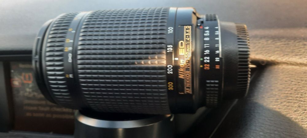 Телефото обектив Nikon 70-300