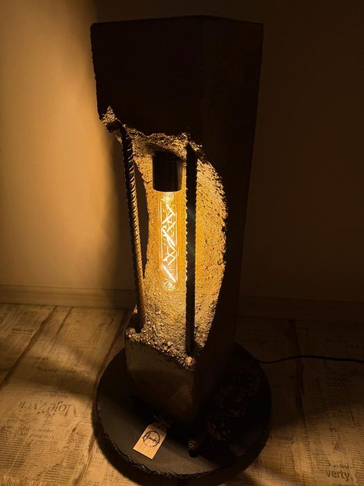 Lampă din beton armat – 60 cm, design brutalist industrial