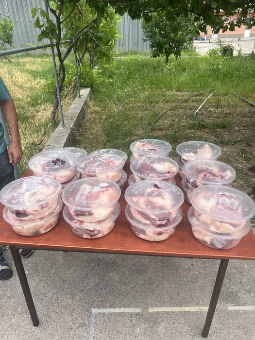 Эҳсонлик қилиш учун қўчқорлар, қассоб хизмати