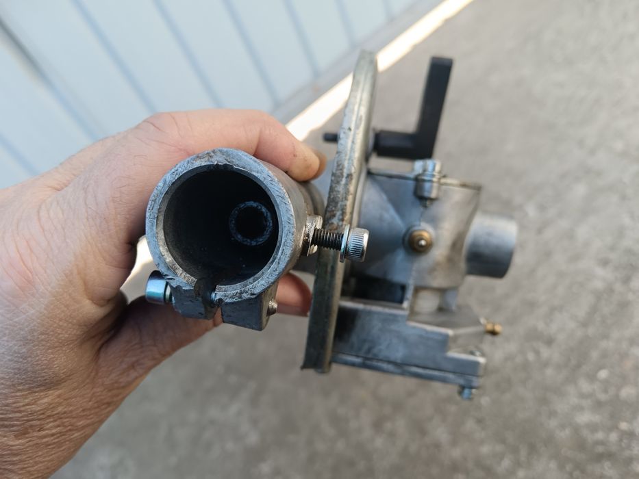 Foarfeca tuns gard viu, dispozitiv pt motocoasă benzină