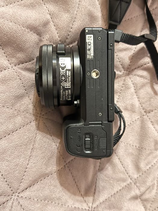 Sony A6300 – cameră mirrorless 4K | stare excelentă + 2 baterii cadou!