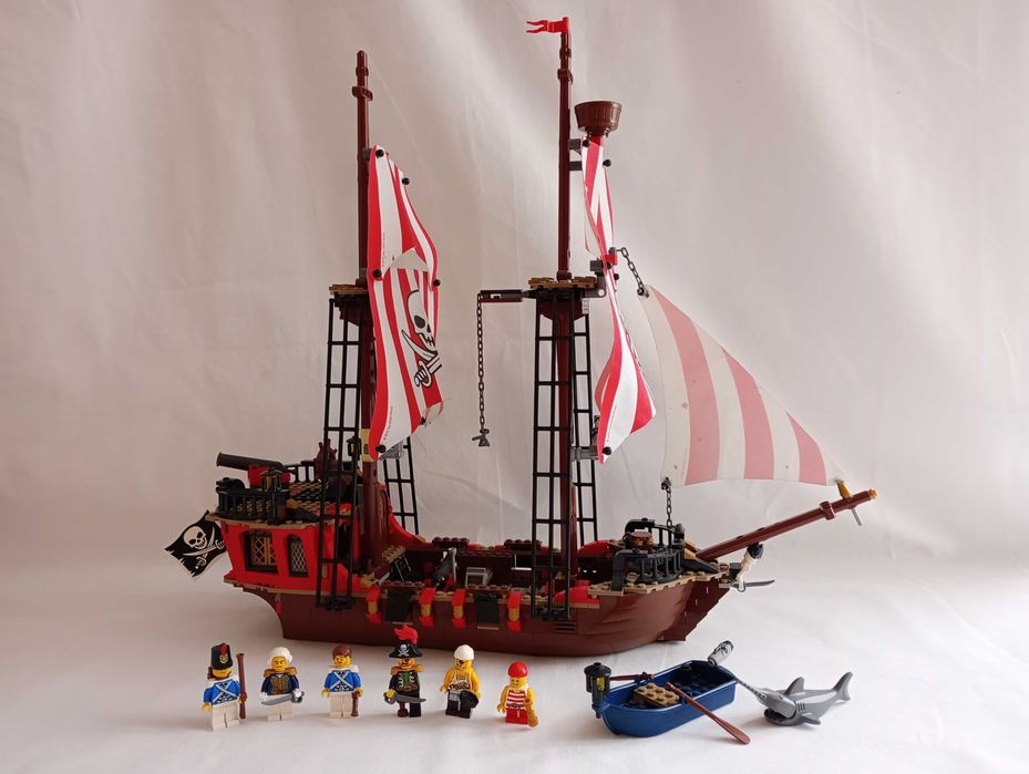 LEGO Pirates комплект 70413 "The Brick Bounty" от 2015 година