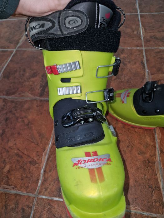 Clăpari Nordica marimea 26.5