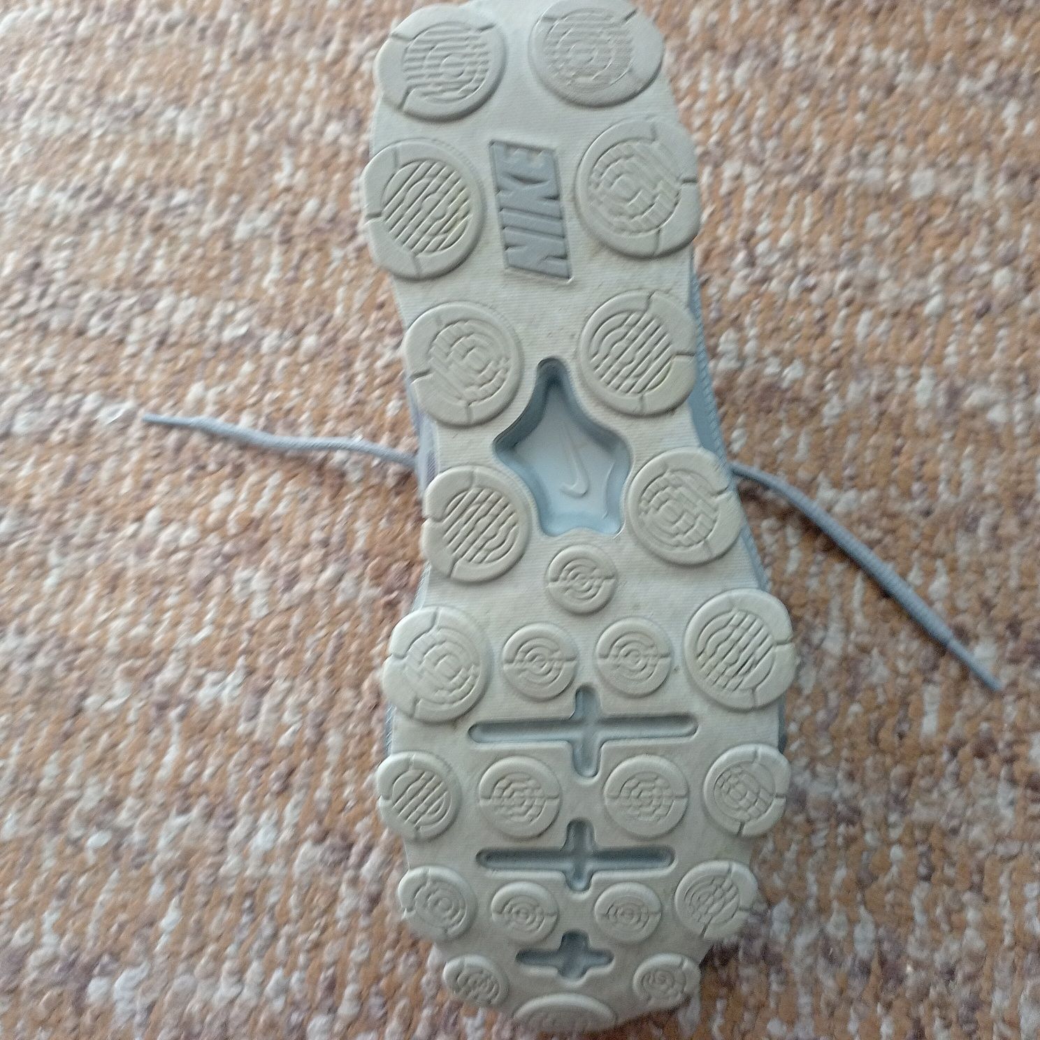 Продавам маратонки Nike