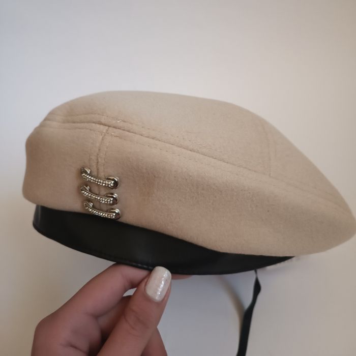 Дамска шапка, барета