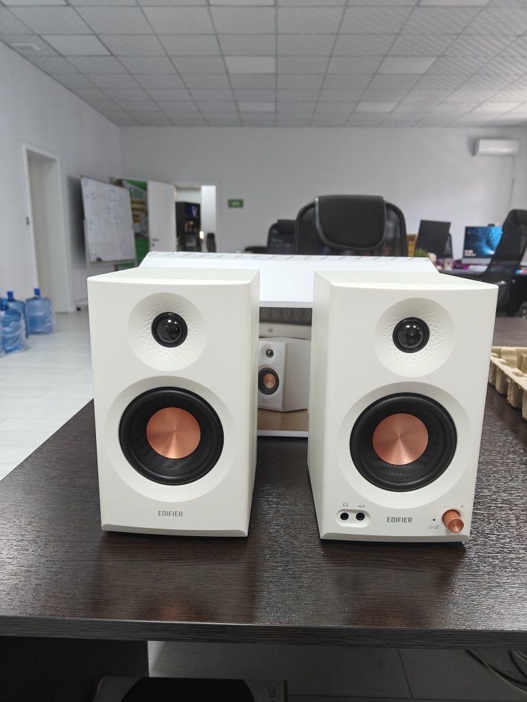 Студийные мониторы Edifier MR3