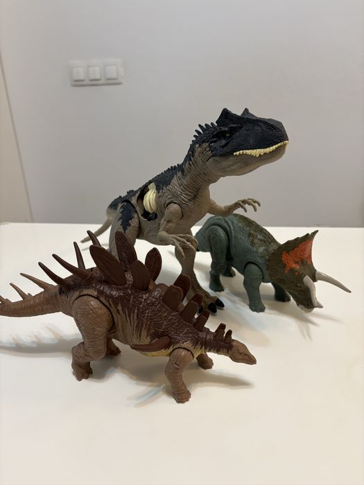 Продавам оригинални динозаври Jurassic World