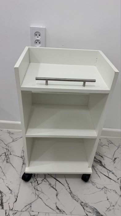 Стол-помощник для косметологов