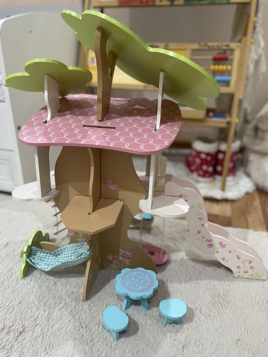 Дървена къща за момиче