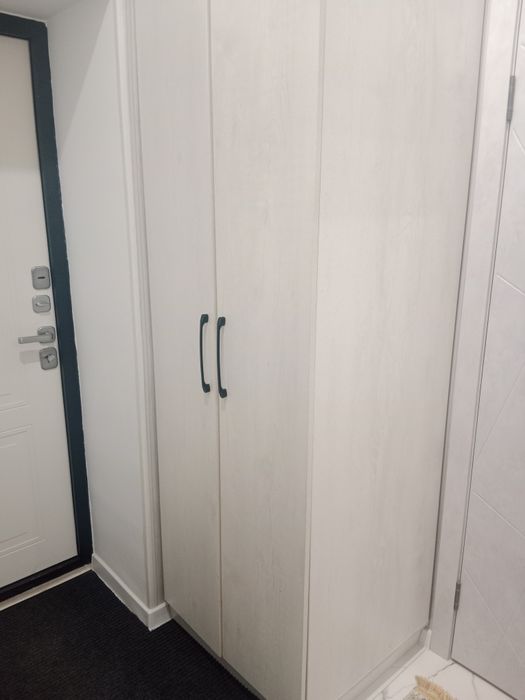 Продам шкаф в прихожую